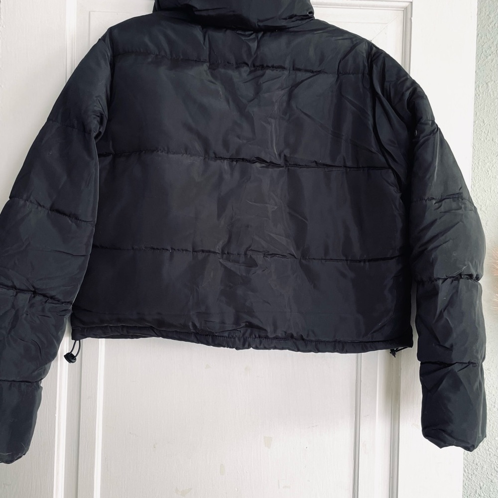 Black Cropped Puffer Jacket with High Collar and Quilted Design - Picture 8 of 8